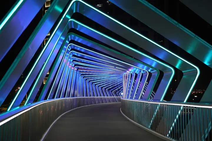 Beleuchtete Brücke