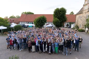 Ein Gruppenbild von einigen Mitarbeitern von Westfalen Weser beim Betriebsfest.