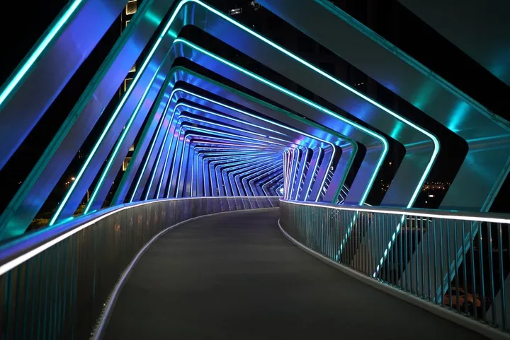 Lichtillumination einer Brücke