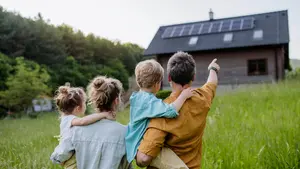 Familie mit PV Anlage Familie mit PV Anlage