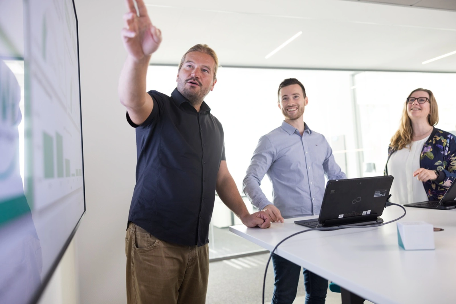 Team bei einer Besprechung