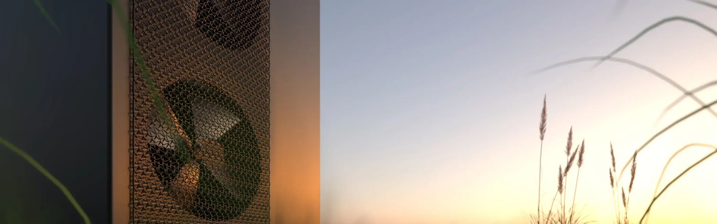 Wärmepumpe in der Abendsonne