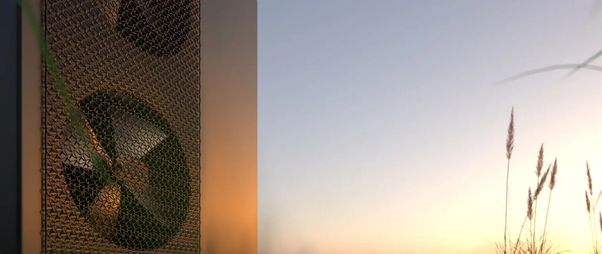 Wärmepumpe in der Abendsonne