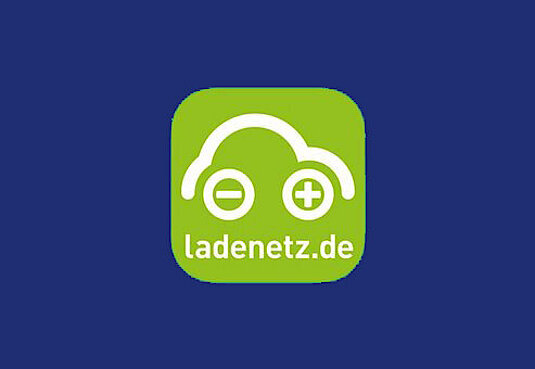 Logo in grün und weiß mit dem Schriftzug Ladenetz.de auf einem dunkelblauen Hintergrund