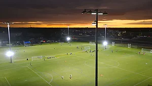 Sportplatz beleuchtet