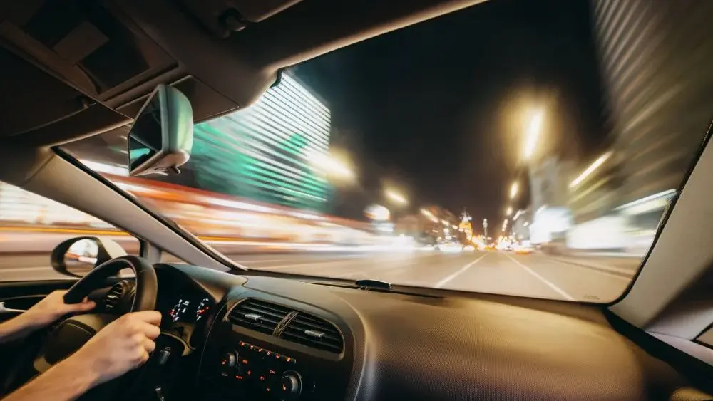 Straßenbeleuchtung bei Nacht