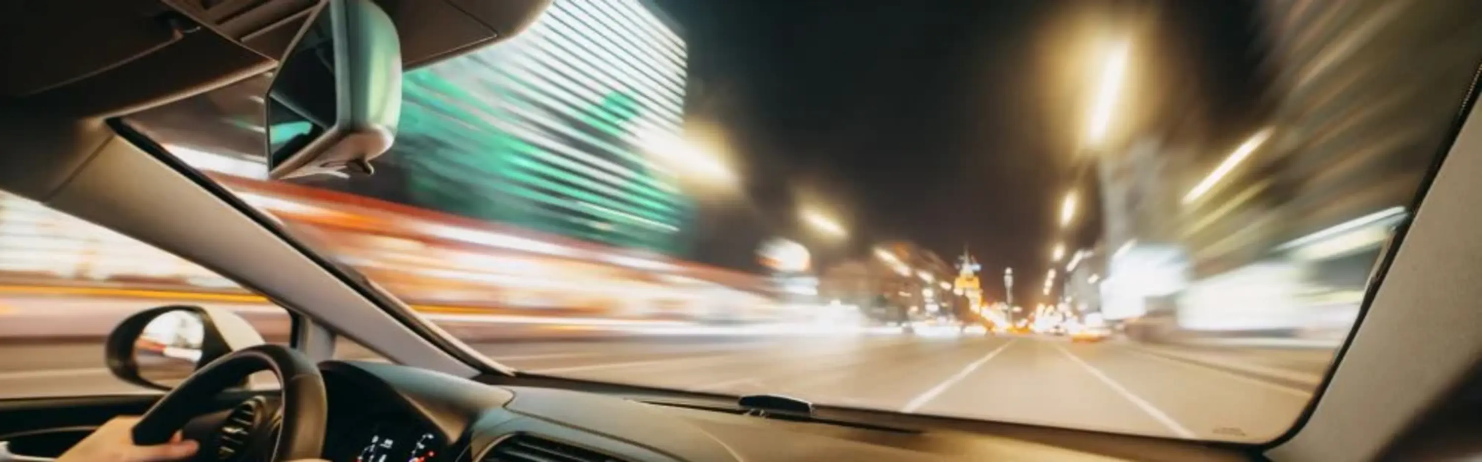 Straßenbeleuchtung bei Nacht