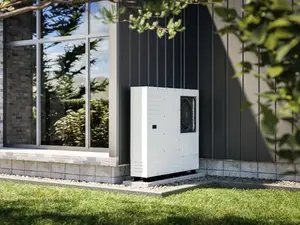Wärmepumpe an Gebäudewand