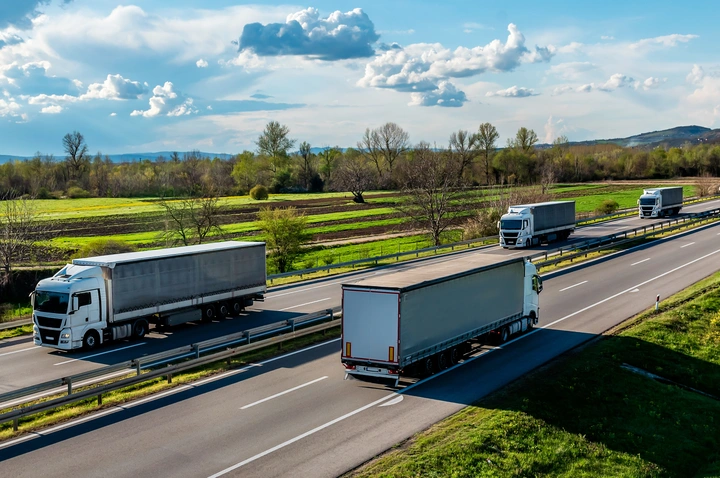 Autobahn mit LKW´s