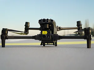 WärmeScan Drohentechnik Wärmebildkamera an der WärmeScan Drohne befestigt