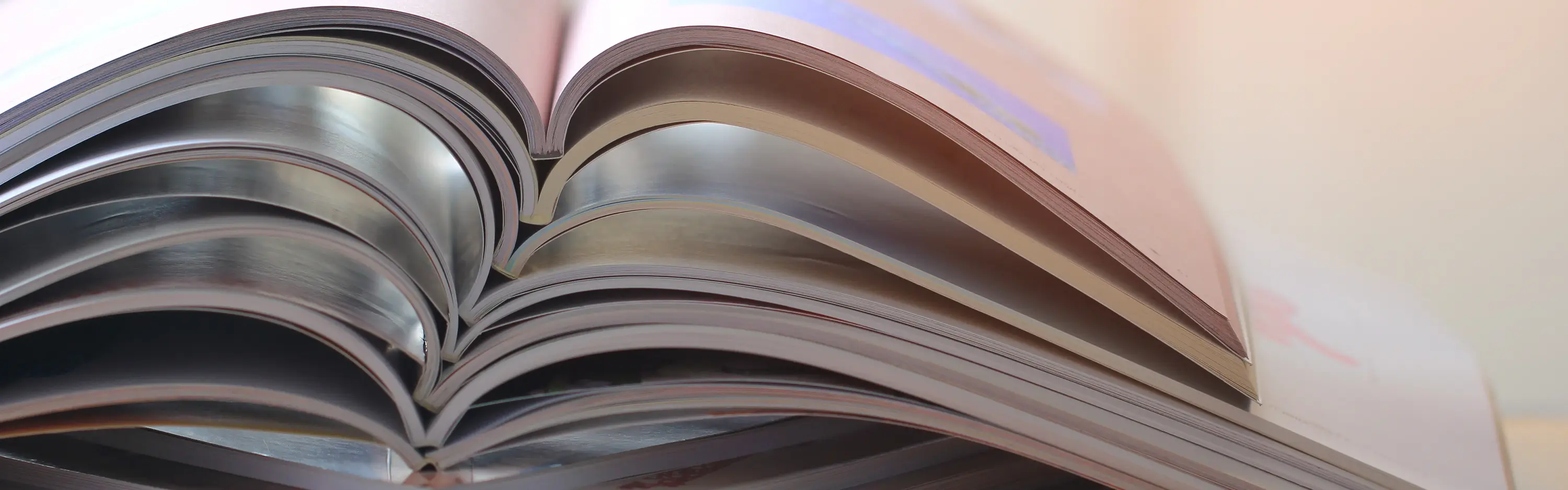 Das Kundenmagazin ENERGIEgeladen von Westfalen Weser bietet spannende Einblicke in die Welt der Energie in der Region Ostwestfalen-Lippe und dem Weserbergland.