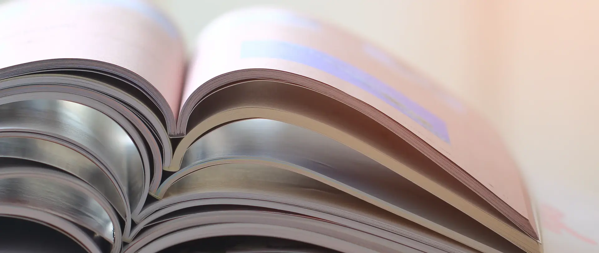 Das Kundenmagazin ENERGIEgeladen von Westfalen Weser bietet spannende Einblicke in die Welt der Energie in der Region Ostwestfalen-Lippe und dem Weserbergland.